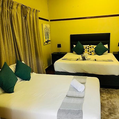 St Eve Lodge & Spa บลูมฟอนเทน ภายนอก รูปภาพ