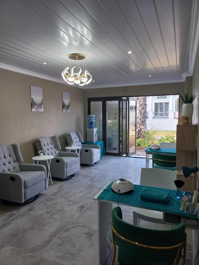 St Eve Lodge & Spa บลูมฟอนเทน ภายนอก รูปภาพ