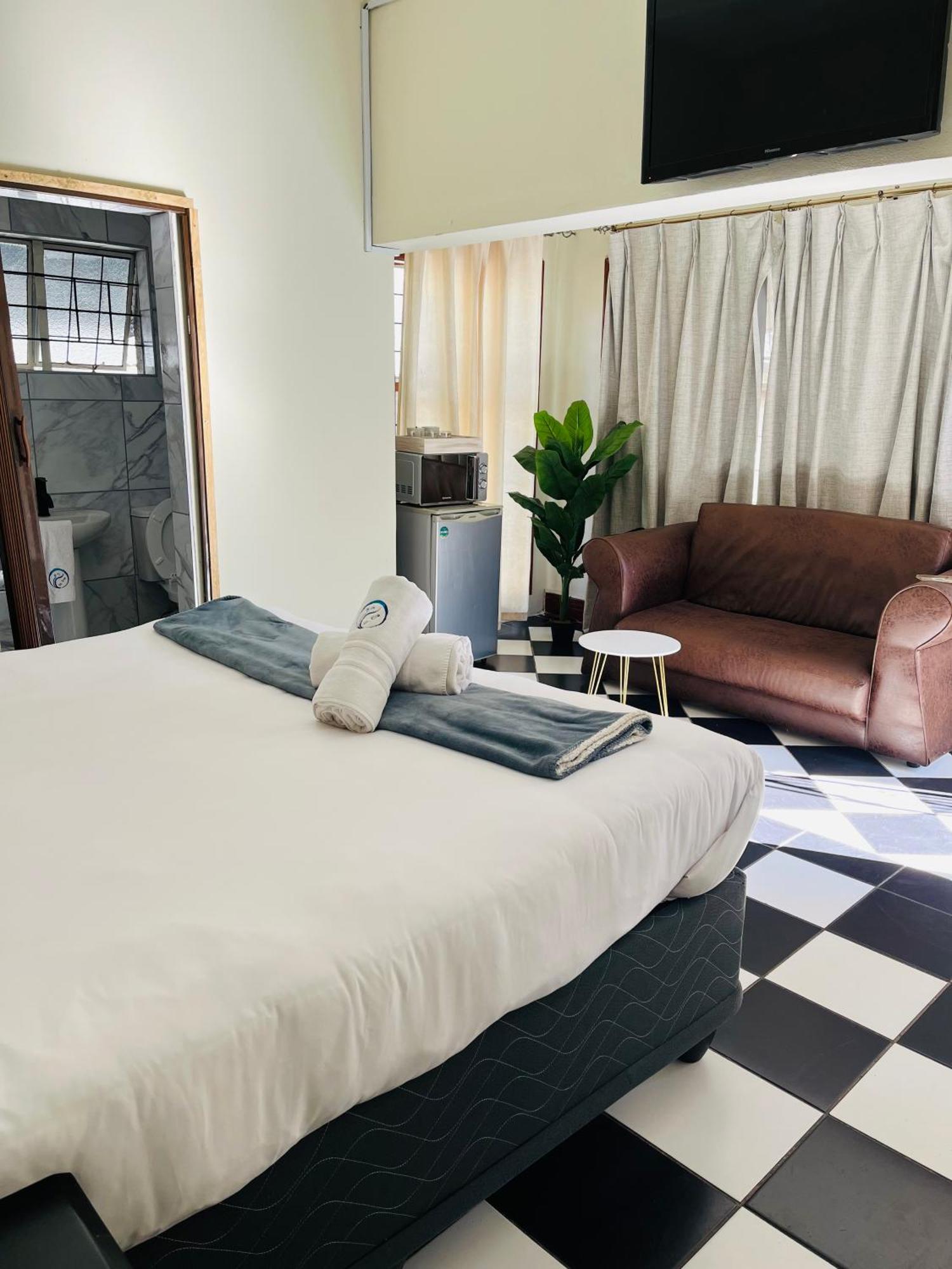 St Eve Lodge & Spa บลูมฟอนเทน ภายนอก รูปภาพ